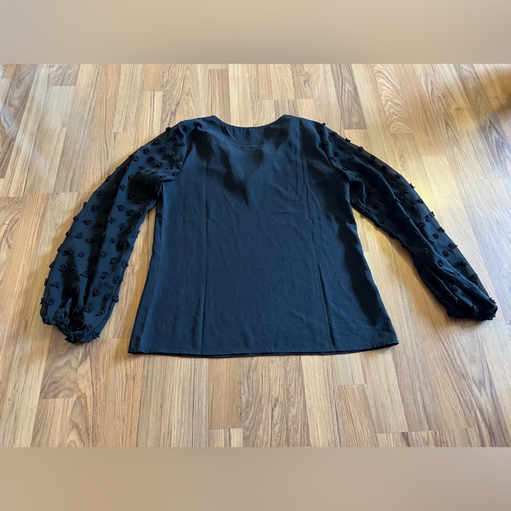 Black long sleeve blouse 🖤 - Picture 5 of 5